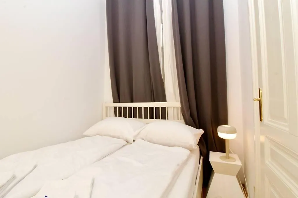 Central And Comfy City Apartment Bécs 0*,