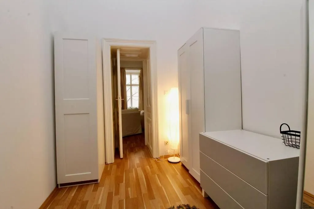 Central And Comfy City Apartment Bécs
